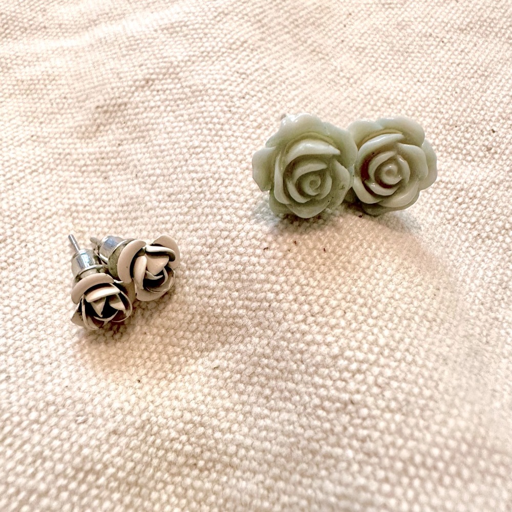 Pair of rose earrings in powder blue and white